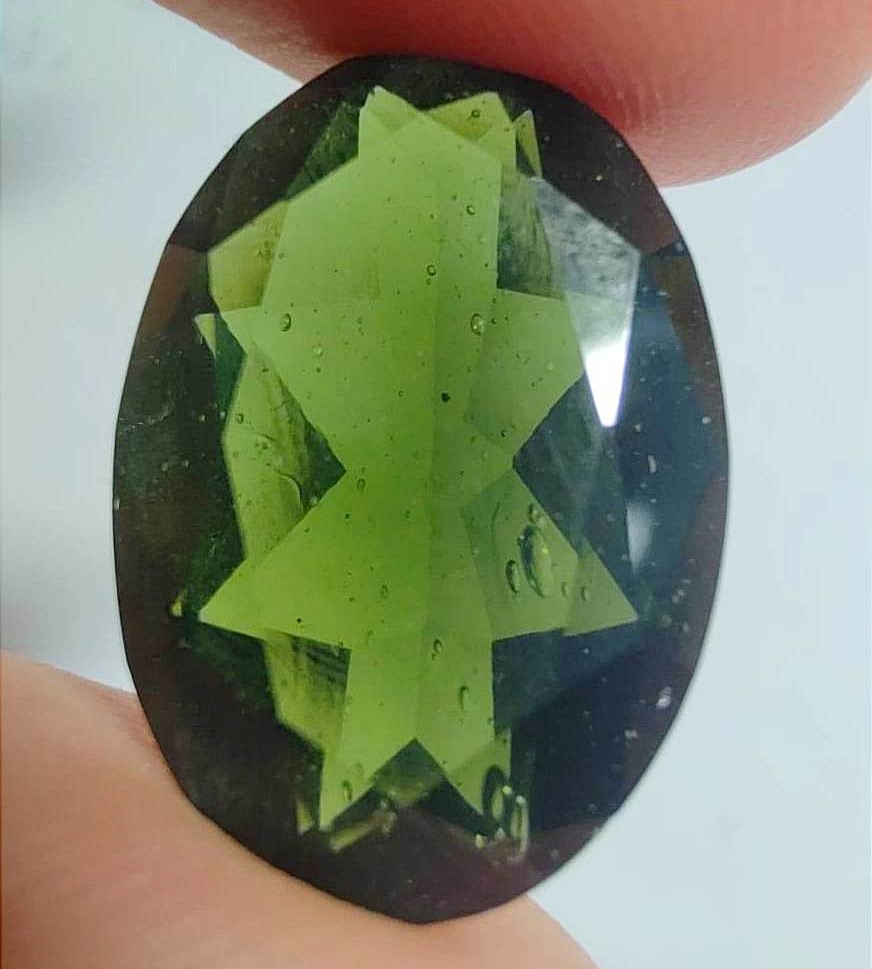Polished moldavite