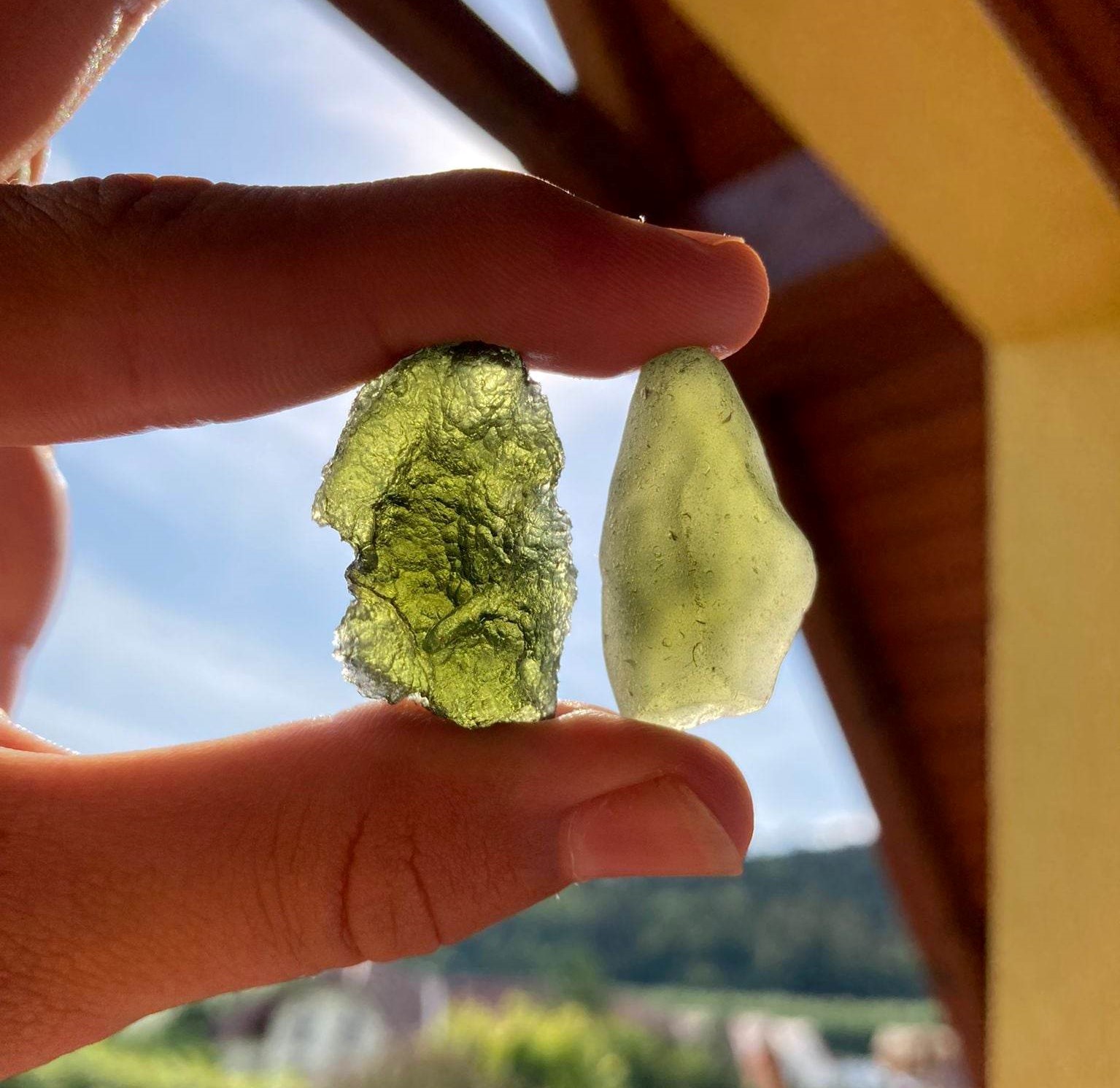 Mined moldavite (left) and moldavite from a field (right)